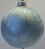 Hellblaue Weihnachtskugeln aus Glas