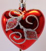 Weihnachtskugeln: Glänzende rote Herzen