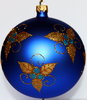 Matte dunkelblaue Weihnachtskugeln aus Glas mit goldenen Blätterapplikationen