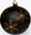 Matte schwarze Weihnachtskugeln aus Glas mit goldenen Verzierungen